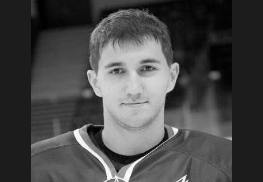 Бывший хоккеист «Металлурга» внезапно умер в 33 года. У него остановилось сердце за рулём